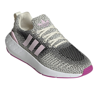 Swift Run 22 Lace Up Sneakers