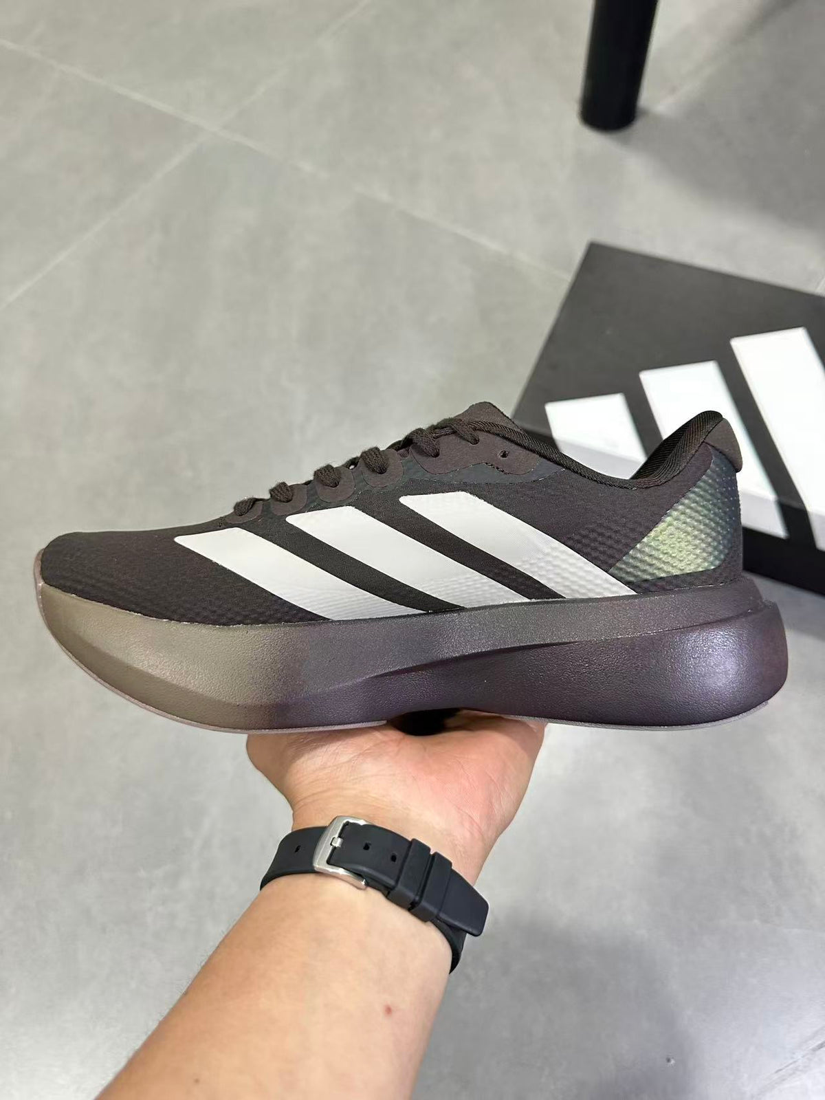 KJ2002 Gray Running Shoes with White Stripes