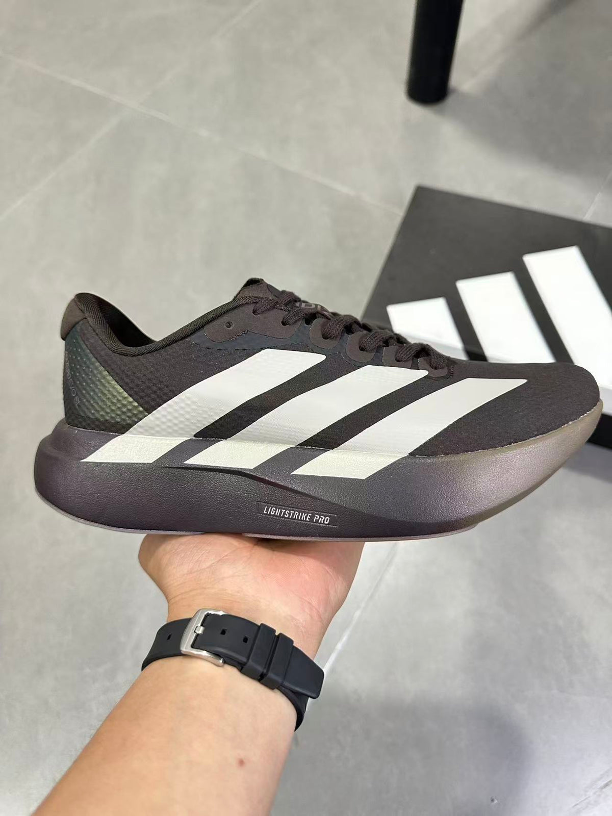 KJ2002 Gray Running Shoes with White Stripes